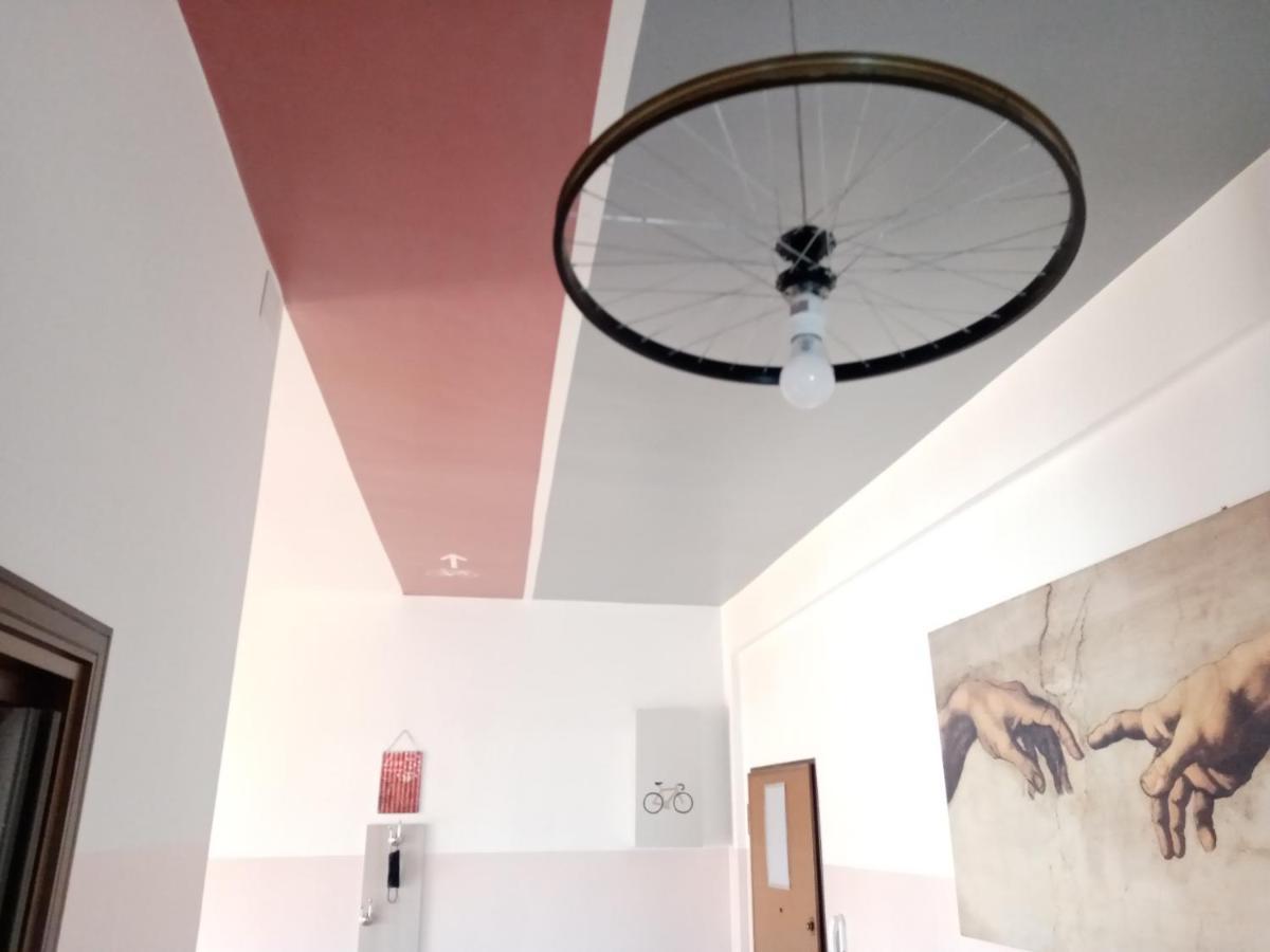 Bike House "Silver" Seriate Bilik gambar